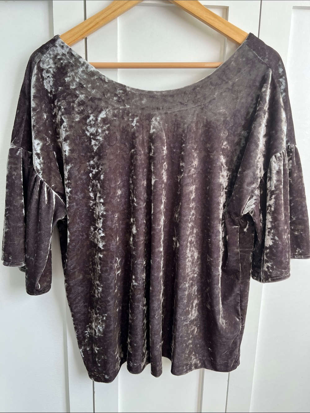 BOBEAU Crushed Velvet Top in Olive green